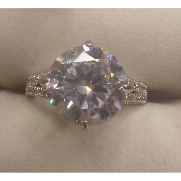 Stauer 925 Silver Ring With Large Round-Cut Clear Stone Engagement Accent - Picture 6 of 10